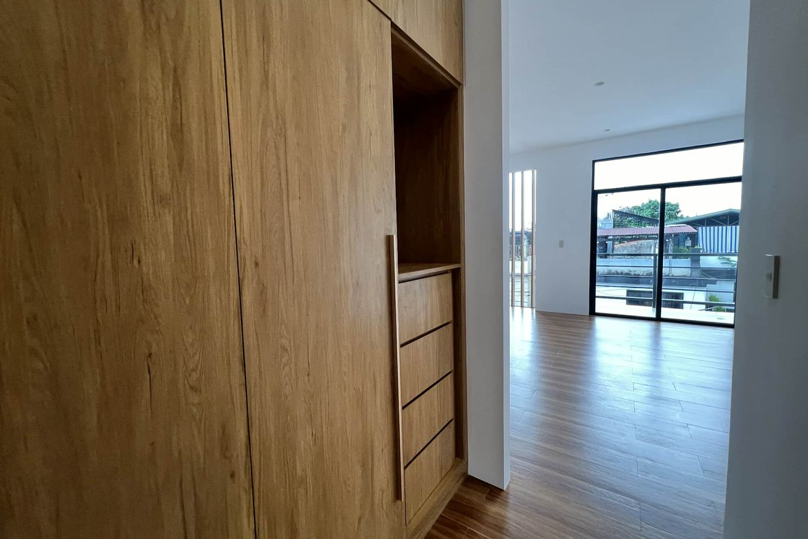 4 Bedroom Townhouse for Sale in Quirino 2-A, Quezon City, Metro Manila near LRT-2 Anonas – photo 6