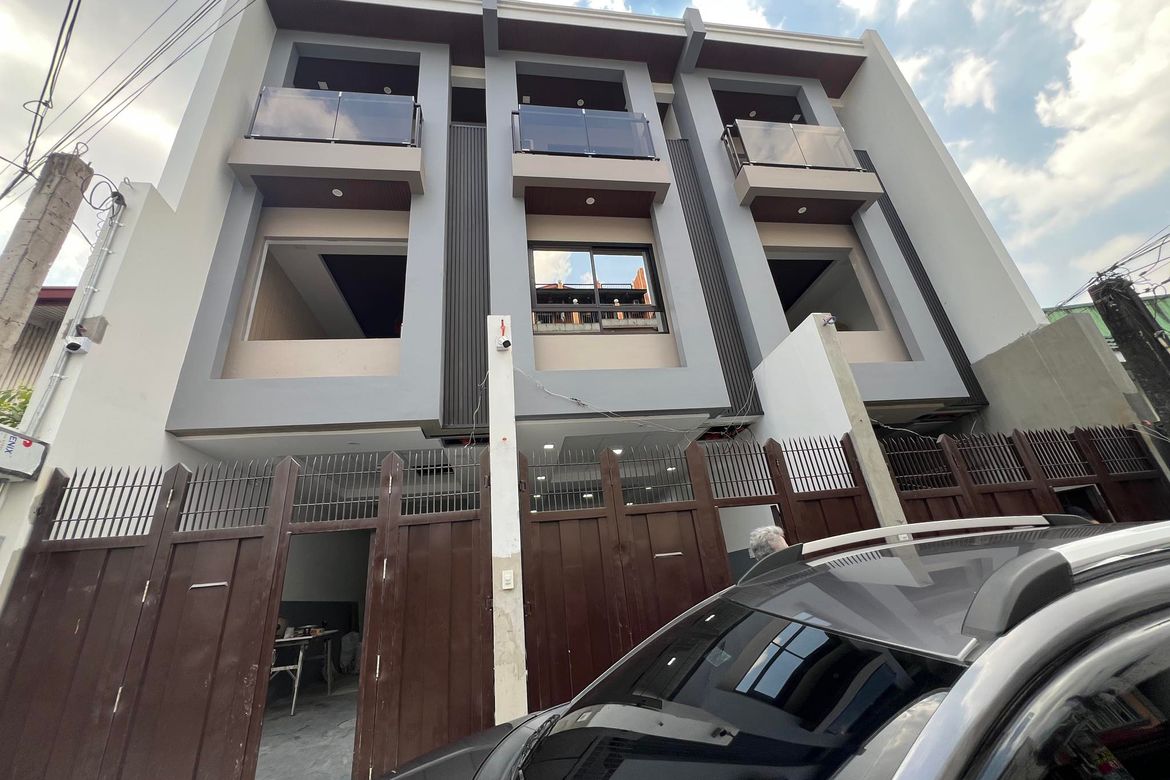 4 Bedroom Townhouse for Sale in Roxas, Quezon City, Metro Manila