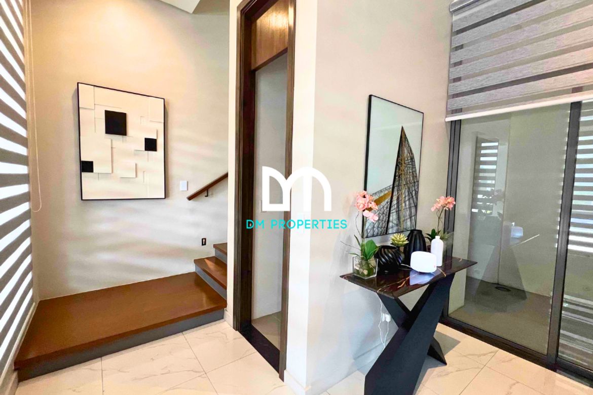 4 Bedroom Townhouse for Sale in Sacred Heart, Quezon City, Metro Manila near MRT-3 Kamuning – photo 2