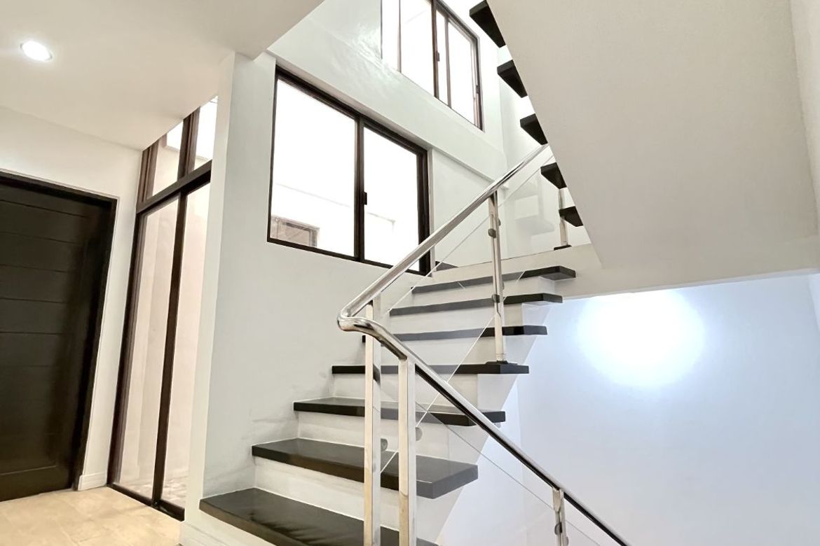 4 Bedroom Townhouse for Sale in Sacred Heart, Quezon City, Metro Manila near MRT-3 Kamuning – photo 6
