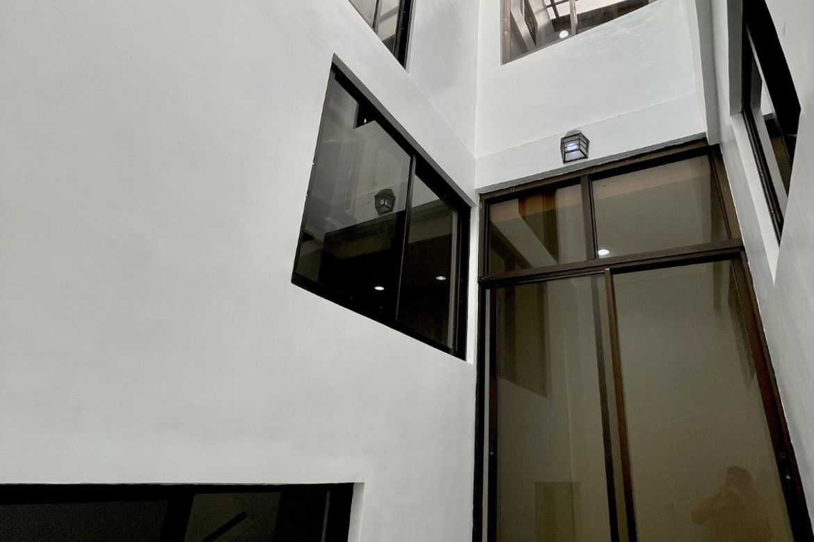 4 Bedroom Townhouse for Sale in Sacred Heart, Quezon City, Metro Manila near MRT-3 Kamuning – photo 7
