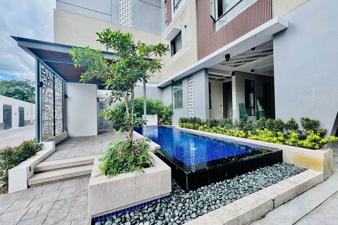 4 Bedroom Townhouse for Sale in Sacred Heart, Quezon City, Metro Manila near MRT-3 Kamuning – photo 6