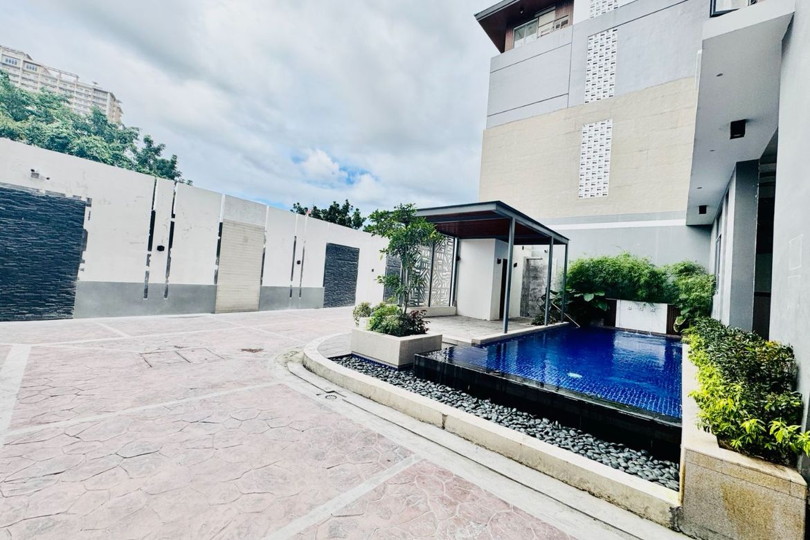 4 Bedroom Townhouse for Sale in Sacred Heart, Quezon City, Metro Manila near MRT-3 Kamuning – photo 7