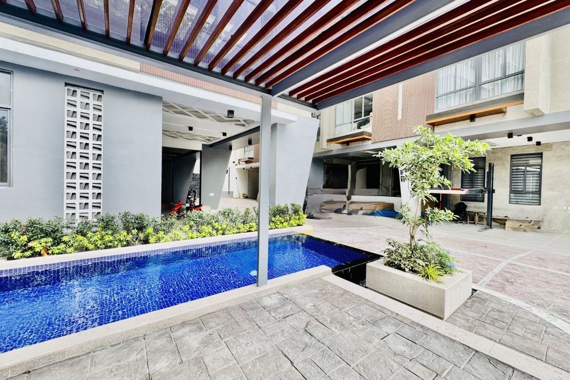 4 Bedroom Townhouse for Sale in Sacred Heart, Quezon City, Metro Manila near MRT-3 Kamuning – photo 8