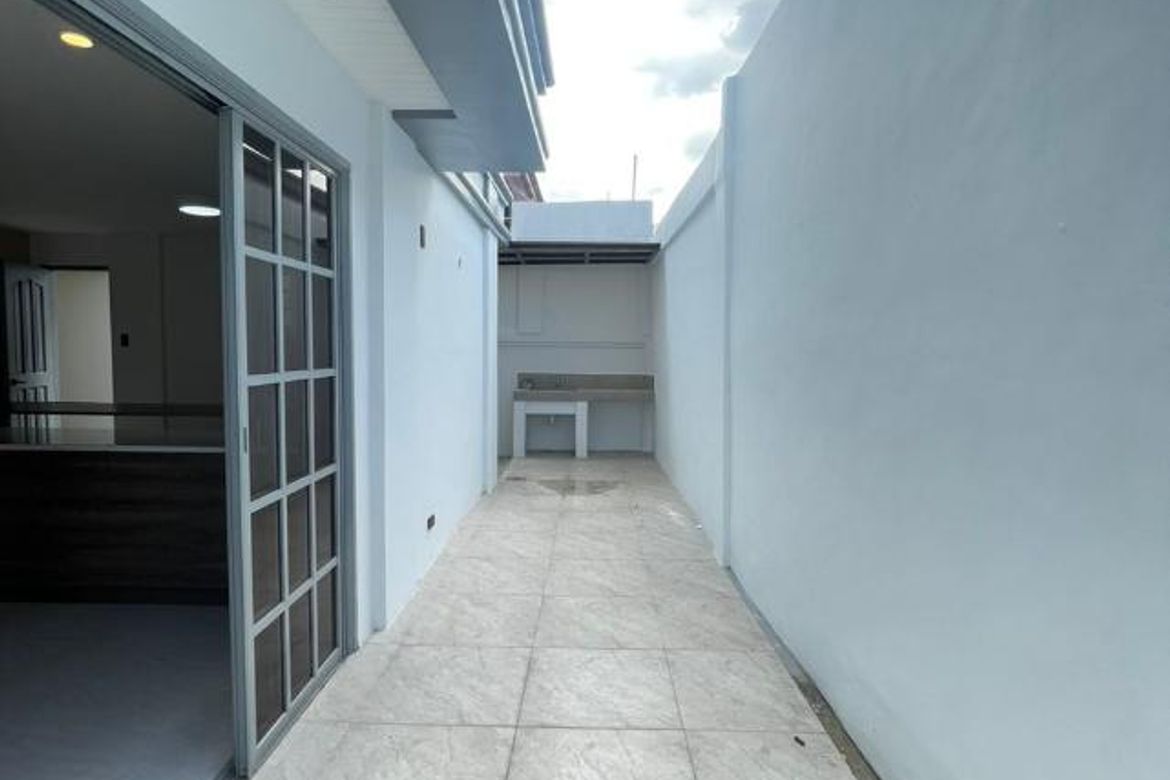 4 Bedroom Townhouse for Sale in Salapan, San Juan, Metro Manila near LRT-2 J. Ruiz – photo 7