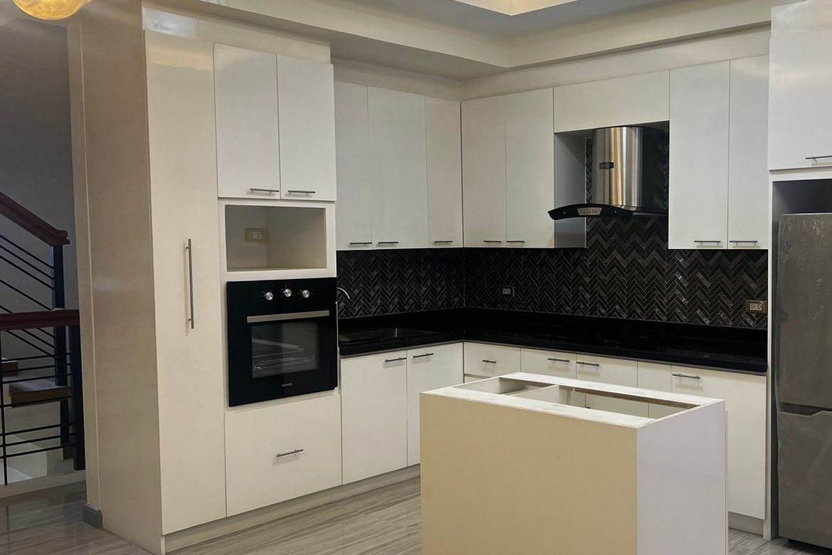 4 Bedroom Townhouse for Sale in San Antonio, Makati City – photo 5