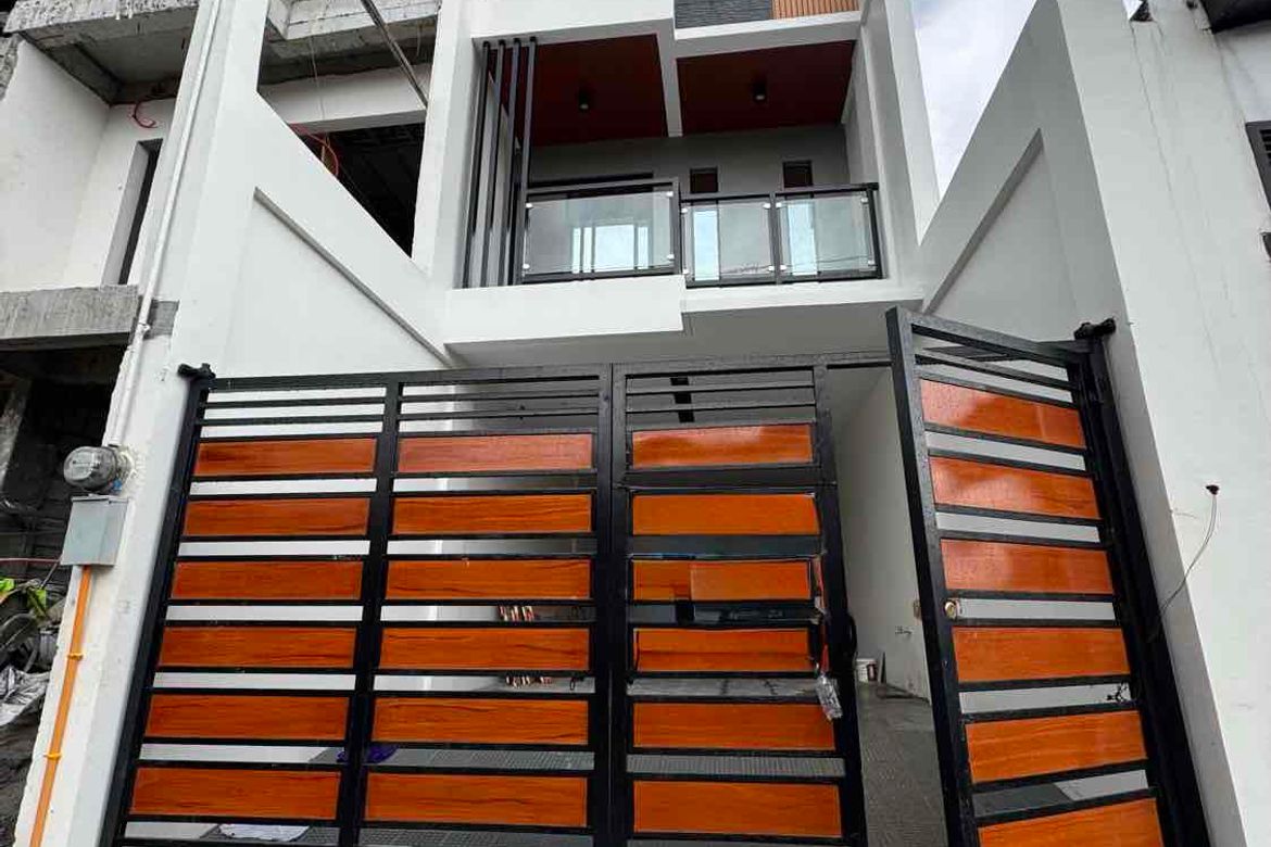 4 Bedroom Townhouse for Sale in San Isidro, Parañaque, Metro Manila