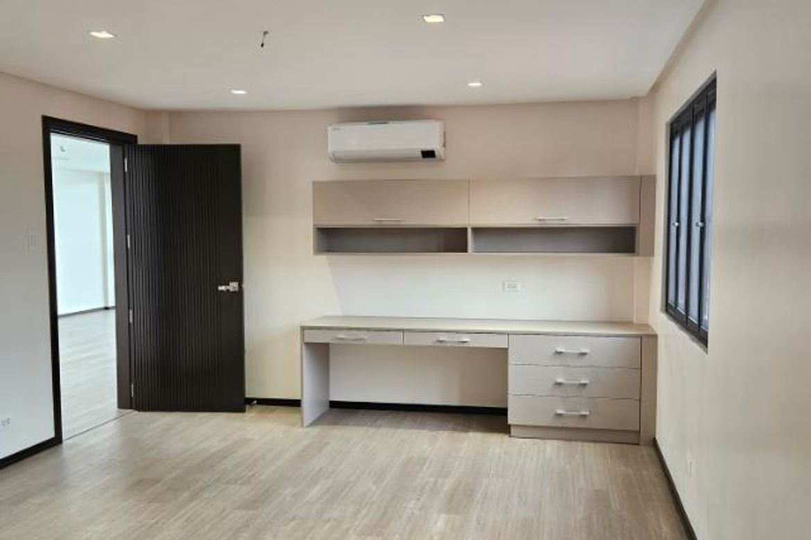 4 Bedroom Townhouse for Sale in San Isidro, Parañaque, Metro Manila – photo 8