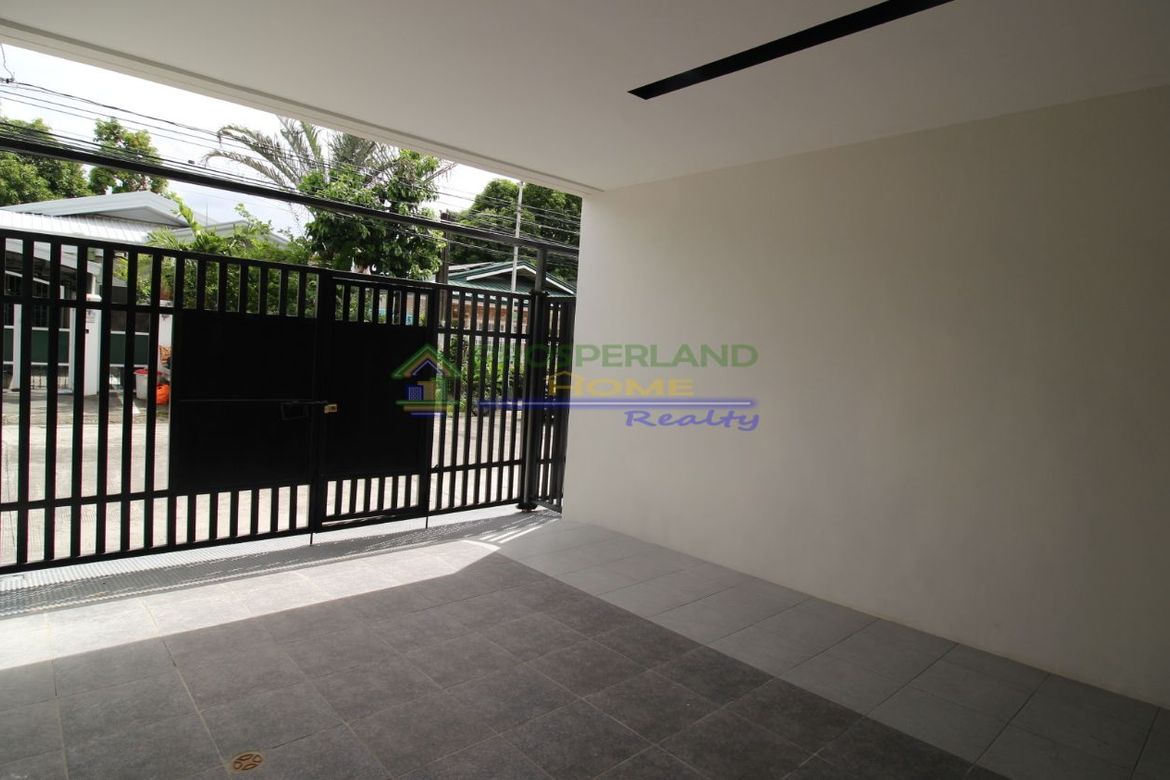 4 Bedroom Townhouse for Sale in San Isidro, Parañaque, Metro Manila – photo 4