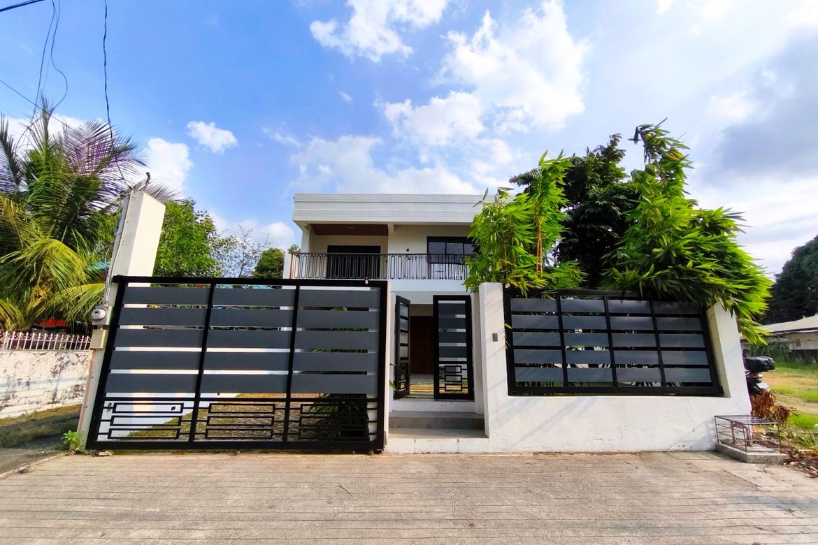 4 Bedroom Townhouse for Sale in San Isidro, Parañaque, Metro Manila