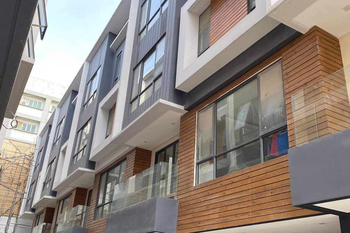 4 Bedroom Townhouse for Sale in San Miguel, Manila, Metro Manila near LRT-2 Legarda – photo 2