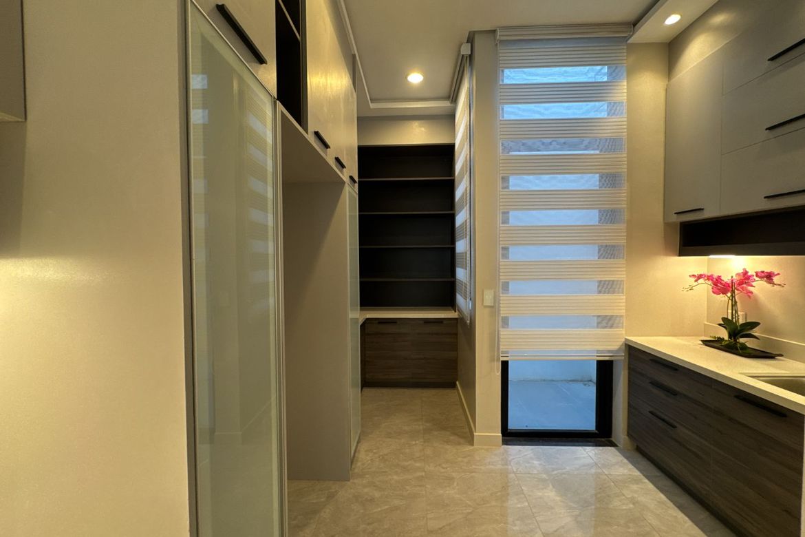 4 Bedroom Townhouse for Sale in Santa Cruz, Quezon City, Metro Manila – photo 7