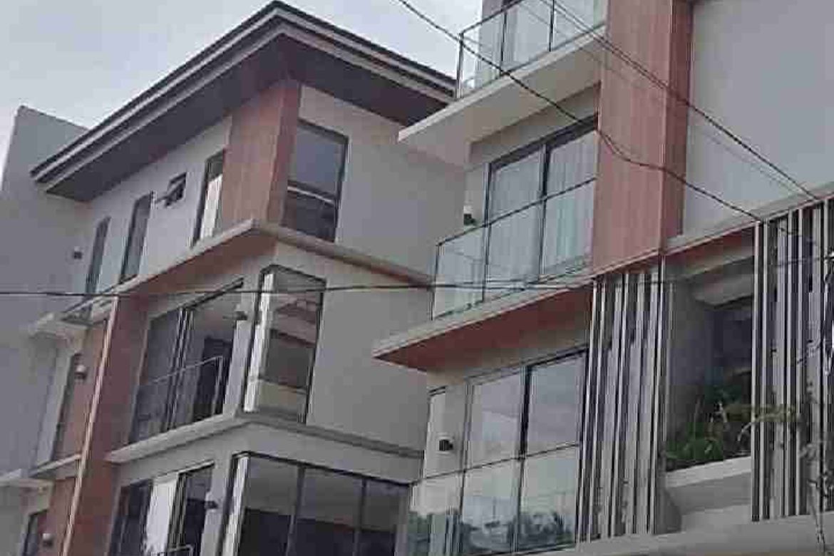 4 Bedroom Townhouse for Sale in Santa Mesa, Manila, Metro Manila near LRT-2 Pureza