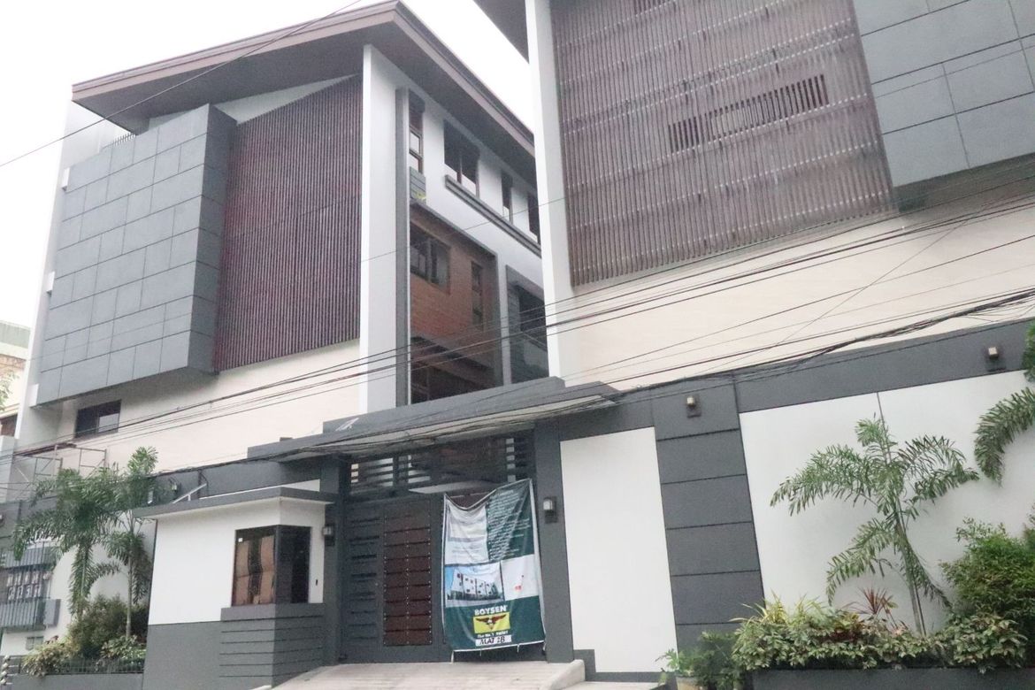 4 Bedroom Townhouse for Sale in Santa Mesa, Manila, Metro Manila near LRT-2 V. Mapa