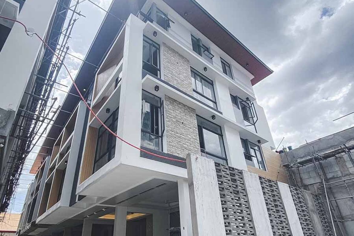 4 Bedroom Townhouse for Sale in Santa Mesa, Manila, Metro Manila near LRT-2 V. Mapa