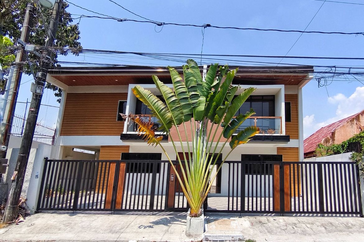 4 Bedroom Townhouse for Sale in Talon Dos, Las Piñas, Metro Manila