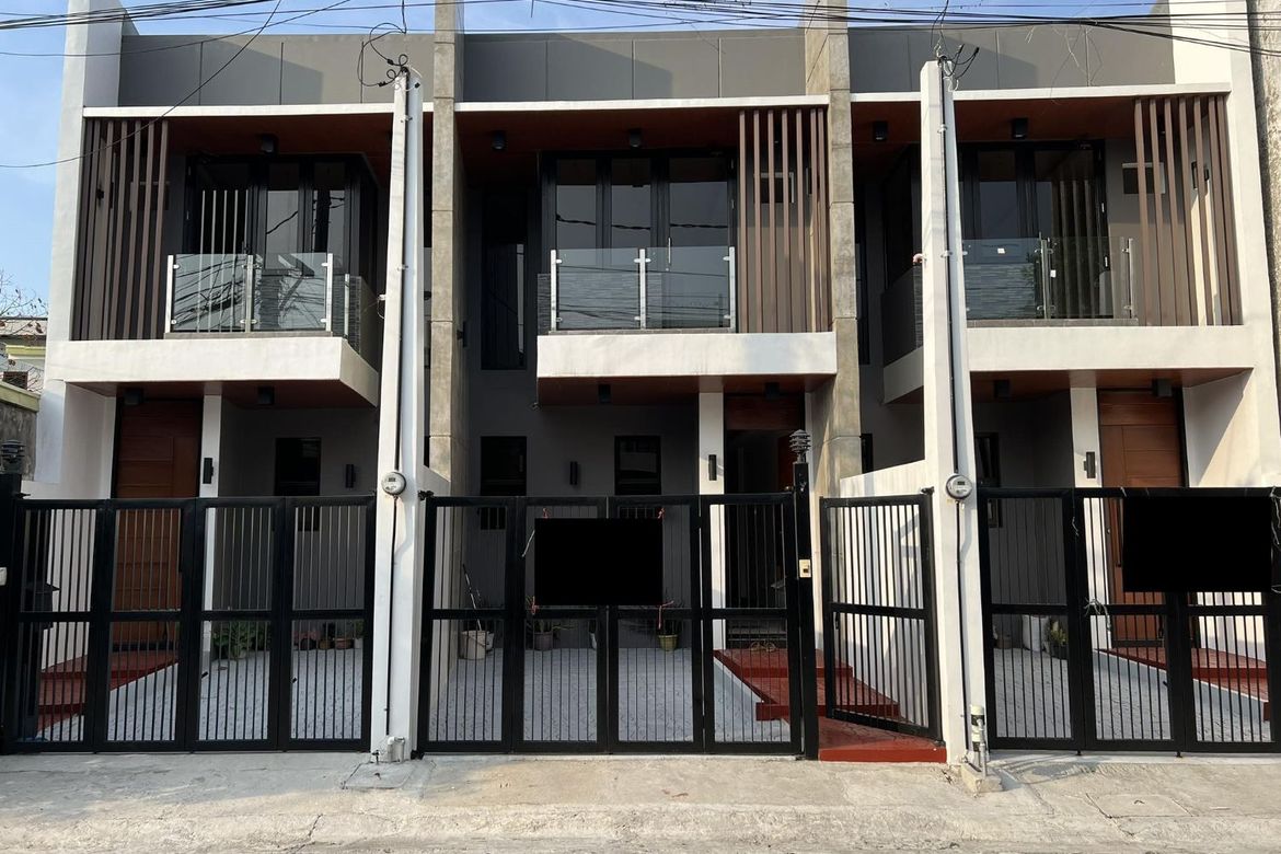 4 Bedroom Townhouse for Sale in Talon Dos, Las Piñas, Metro Manila