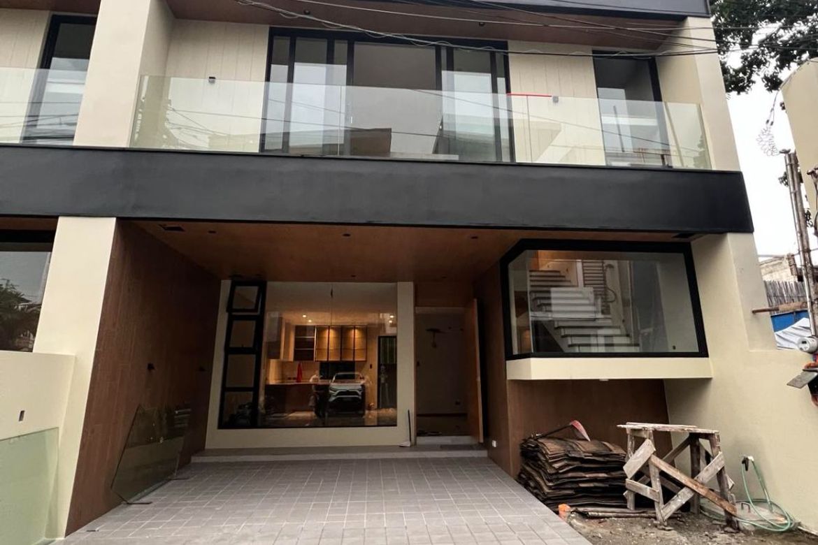 4 Bedroom Townhouse for Sale in Ususan, Taguig, Metro Manila