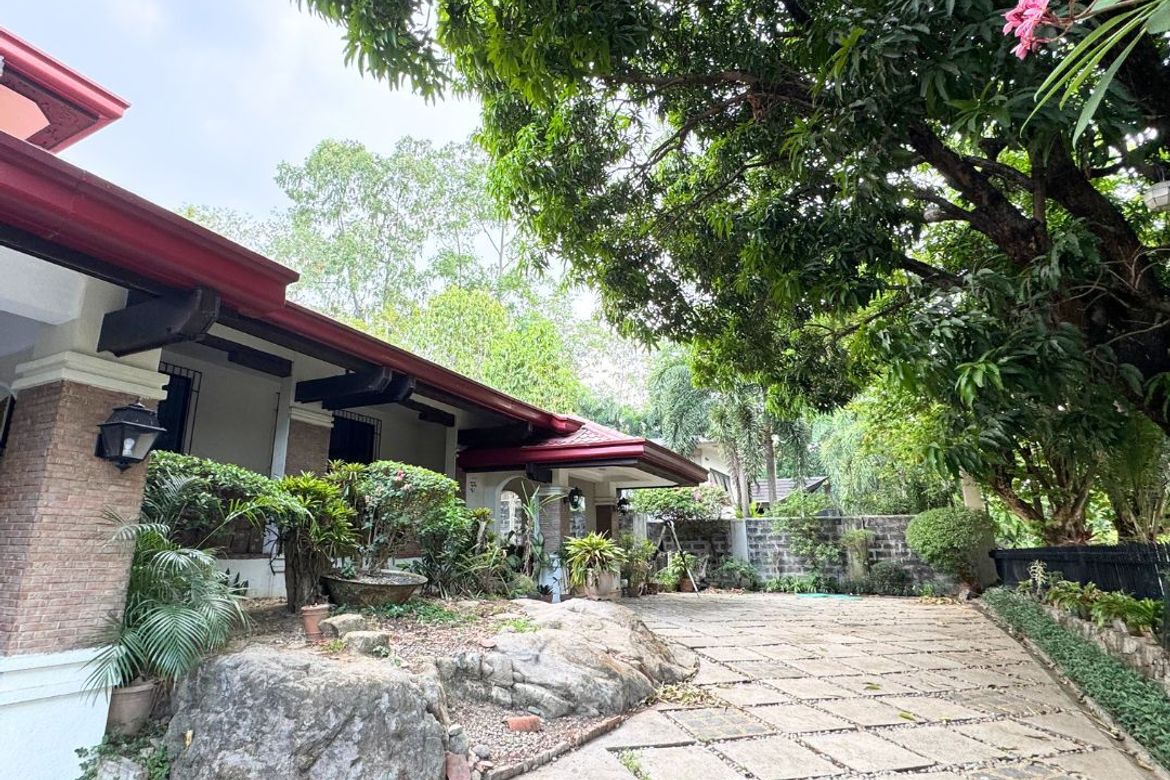 4 Bedroom Villa for Sale in LOYOLA GRAND VILLAS, Ramon Magsaysay, Quezon City, Metro Manila near LRT-1 Roosevelt – photo 6