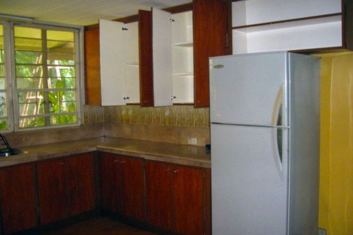 4 Bedroom Villa for Sale in San Lorenzo, Makati, Metro Manila near MRT-3 Ayala – photo 3