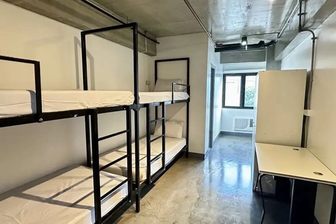42 Bedroom Apartment for Rent in Poblacion, Makati, Metro Manila photo 2
