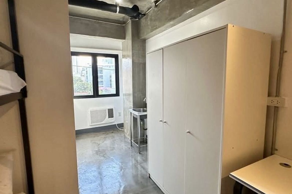 42 Bedroom Apartment for Rent in Poblacion, Makati, Metro Manila photo 4