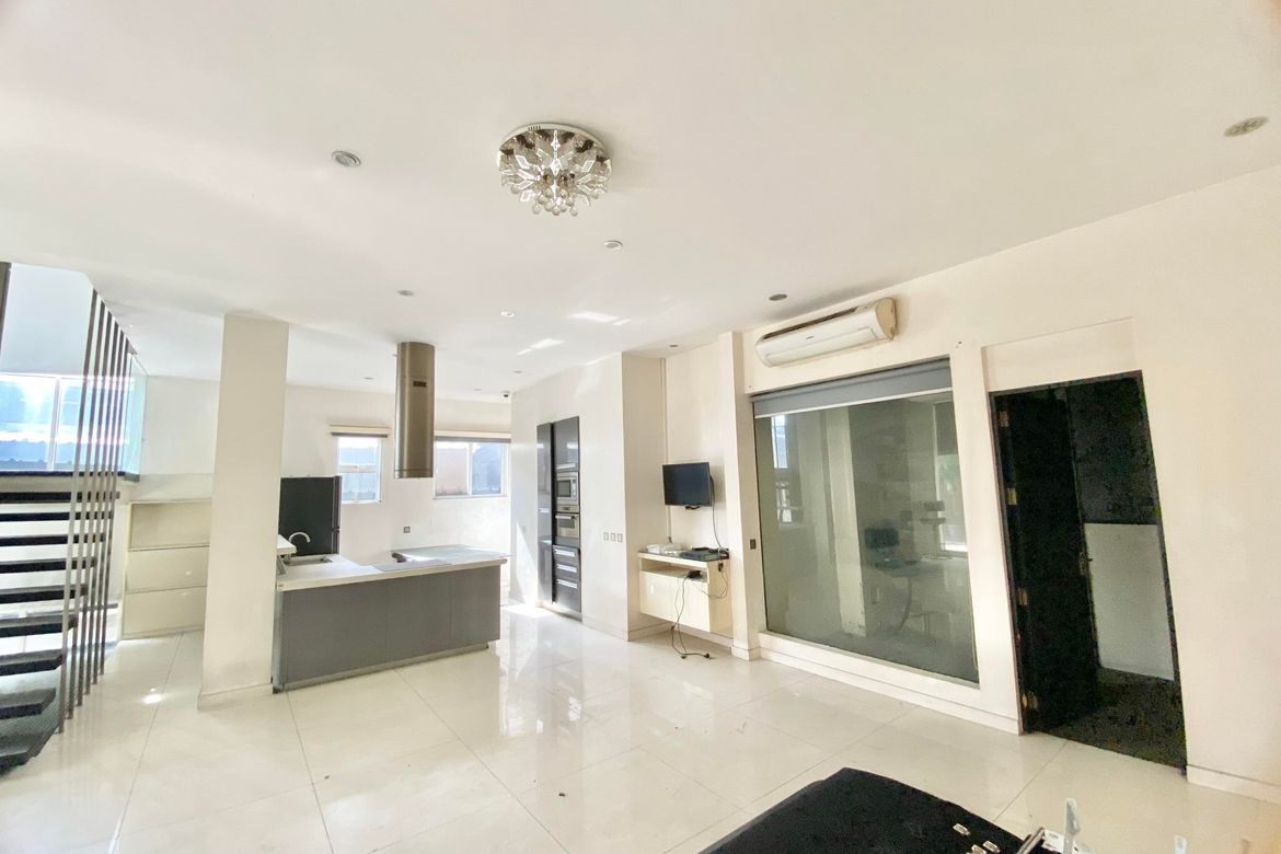 47 Bedroom Apartment for Rent in Nayong Kanluran, Quezon City, Metro Manila photo 4