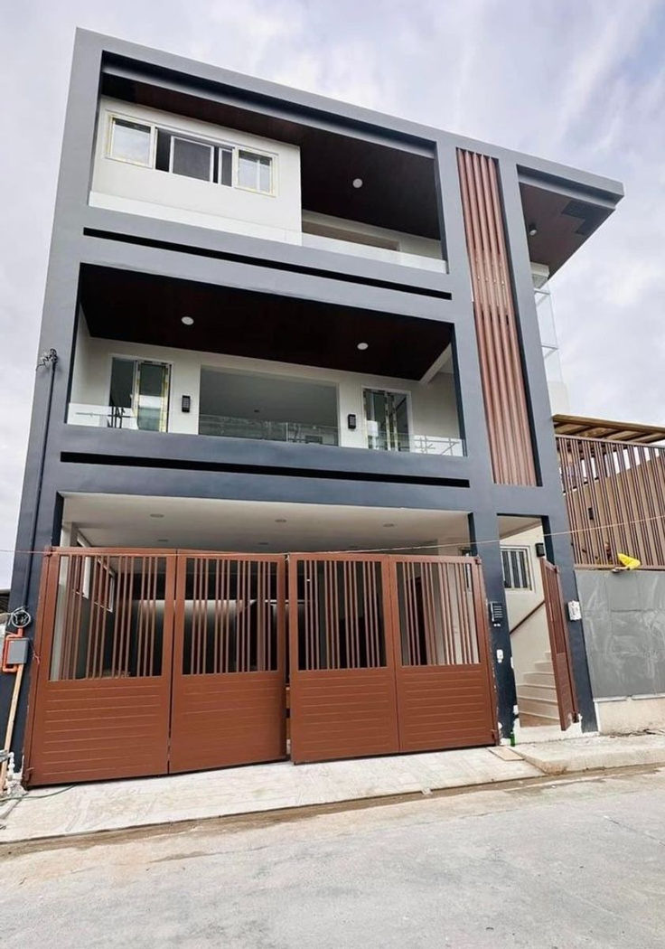 5-Bedroom 3-Storey House with Pool for Sale in Greenwoods Executive Village, Taytay, Rizal – photo 2