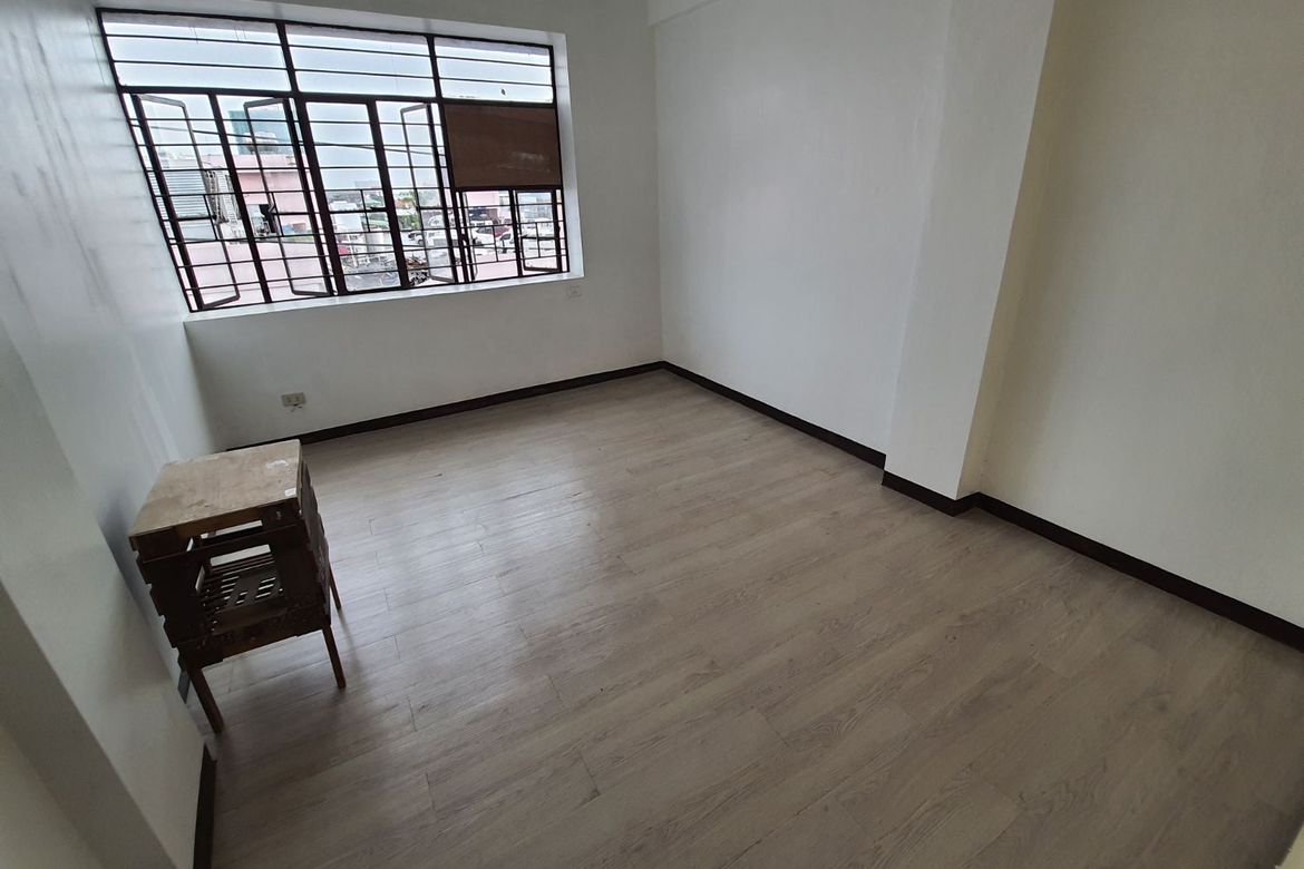 5 Bedroom Apartment for Rent in Barangay 40, Pasay, Metro Manila near LRT-1 Gil Puyat photo 3