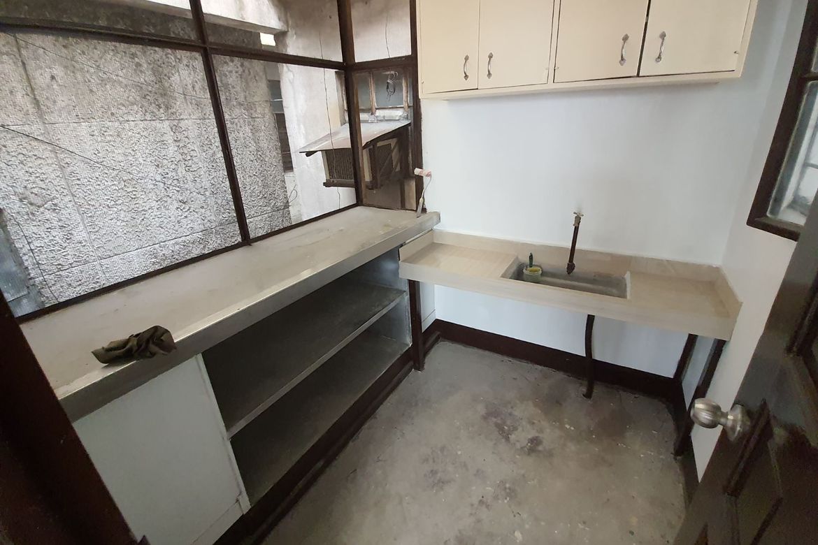 5 Bedroom Apartment for Rent in Barangay 40, Pasay, Metro Manila near LRT-1 Gil Puyat photo 7