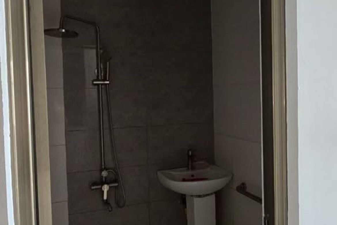 5 Bedroom Commercial for Sale in Manila, Metro Manila near LRT-2 Legarda – photo 8