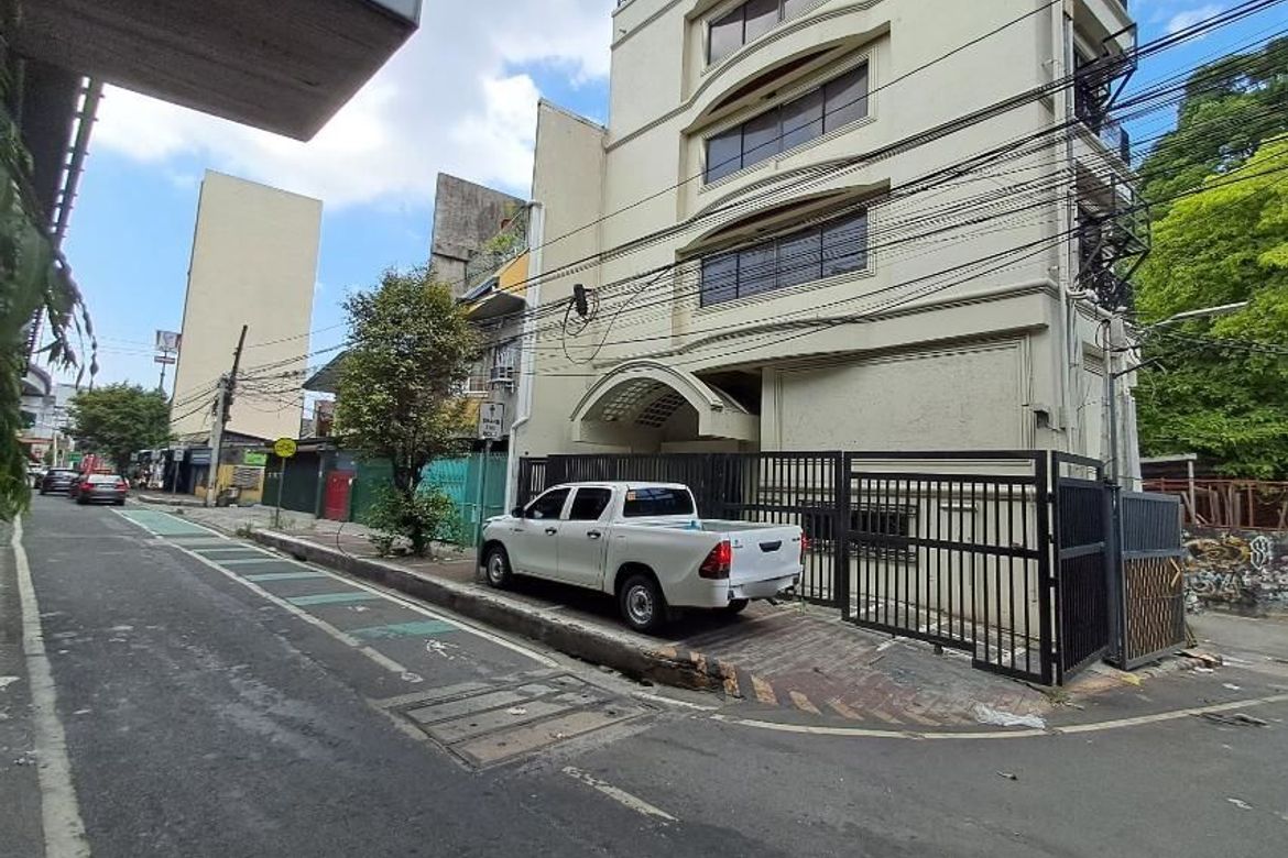 5 Bedroom Commercial for Sale in Pio Del Pilar, Makati, Metro Manila