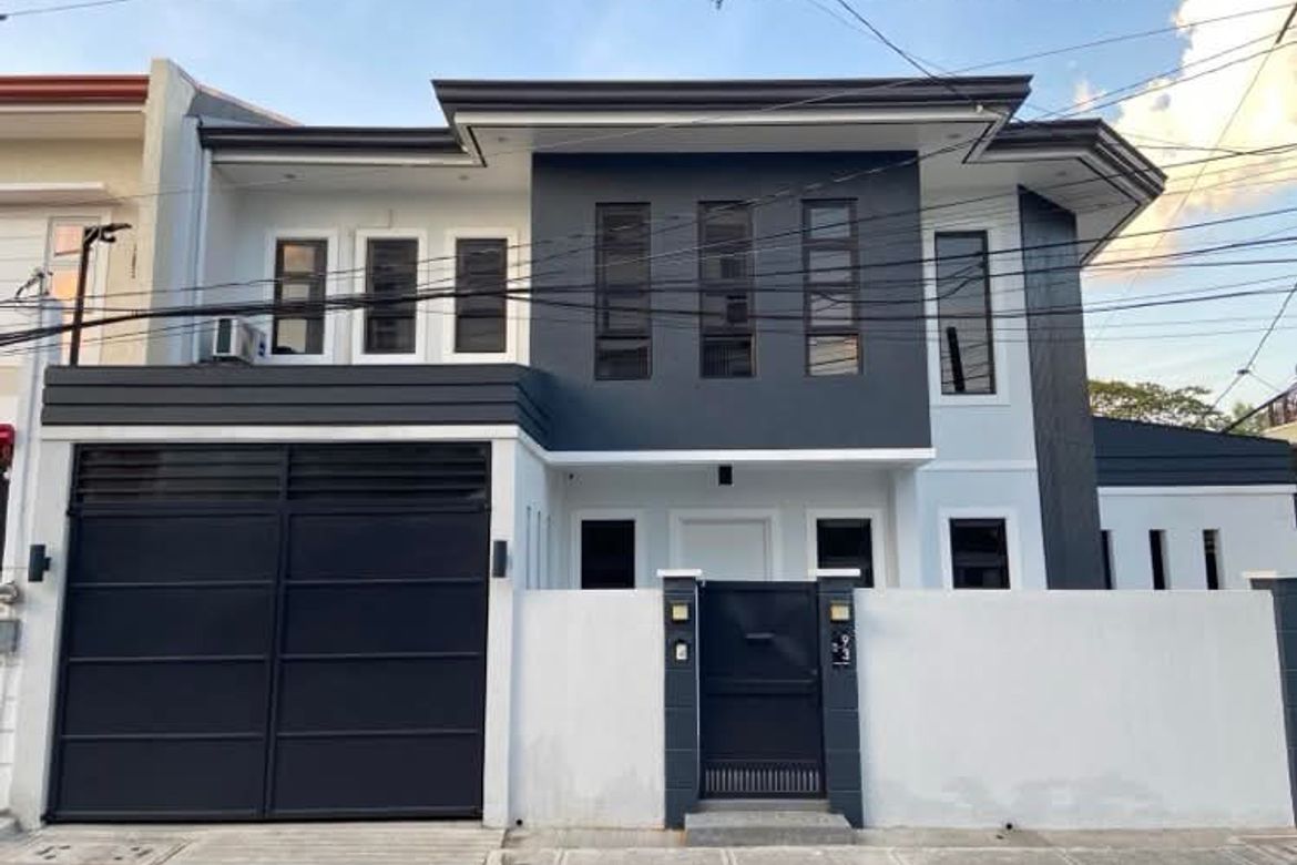 5 Bedroom Condo for Sale in Almanza Uno, Las Piñas, Metro Manila
