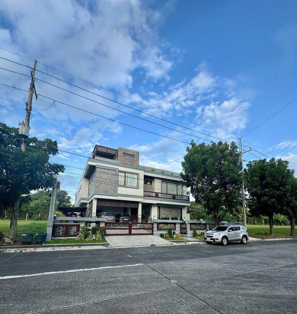 Luxury 5-Bedroom Fairway House for Sale in Manila Southwoods, Carmona, Cavite – photo 2