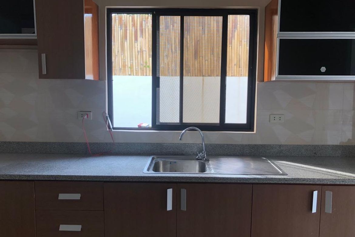 5 Bedroom House for Rent in Barangay 201, Pasay, Metro Manila photo 3