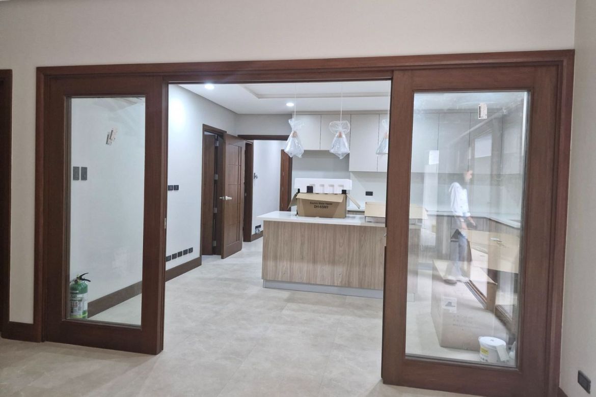 5 Bedroom House for Rent in Bel-Air, Makati, Metro Manila near MRT-3 Buendia photo 3