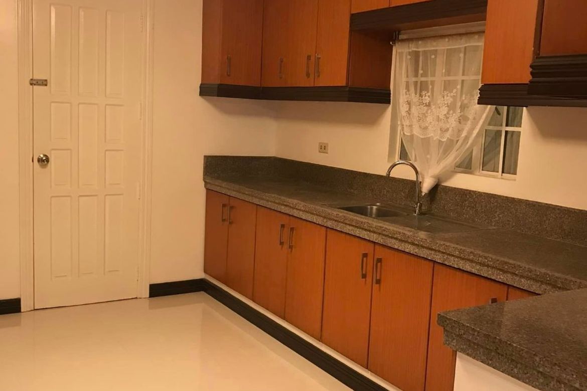 5 Bedroom House for Rent in BF Homes, Parañaque, Metro Manila photo 8