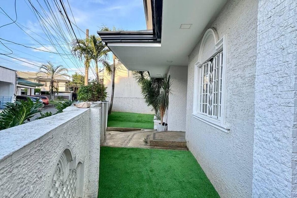 5 Bedroom House for Rent in BF Homes, Parañaque, Metro Manila