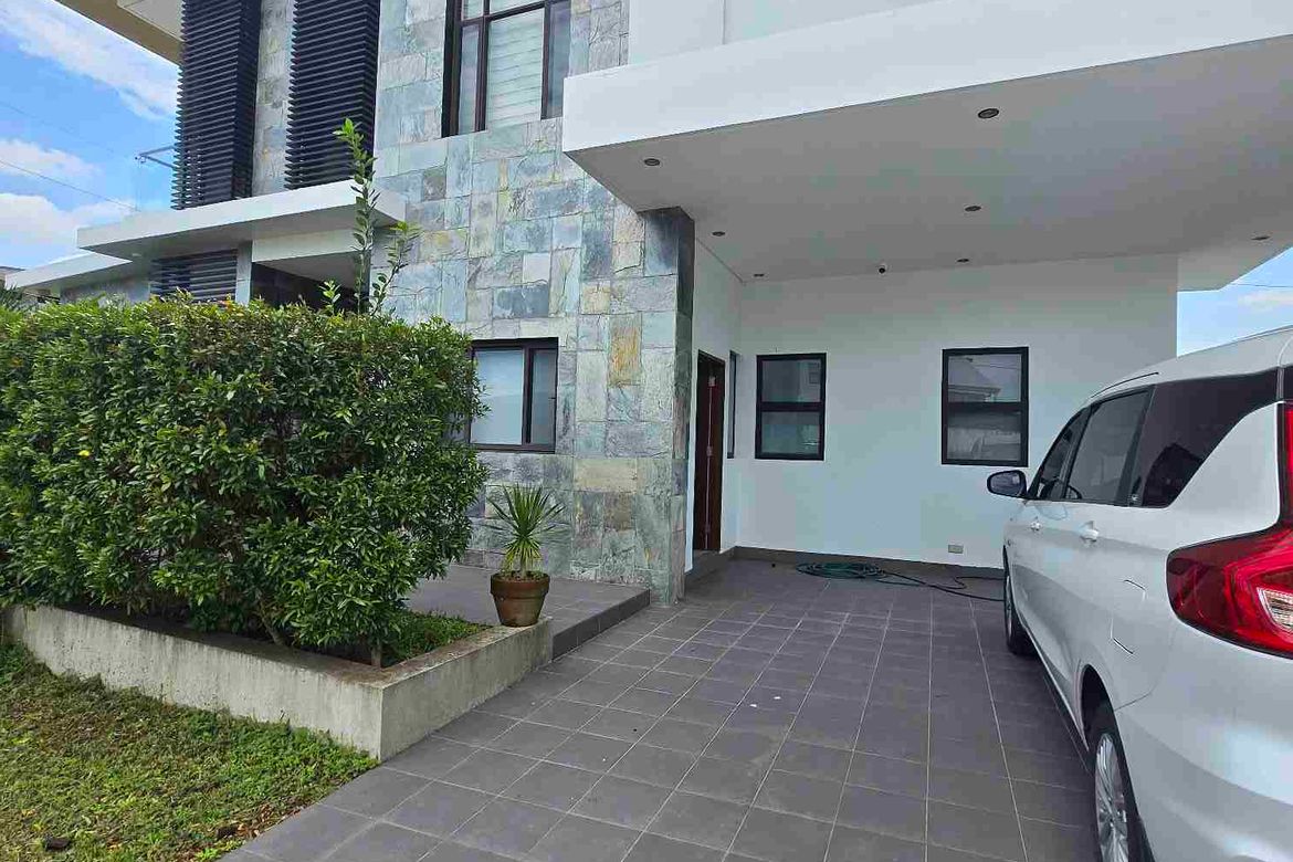 5 Bedroom House for Rent in Canlubang, Calamba, Laguna photo 2