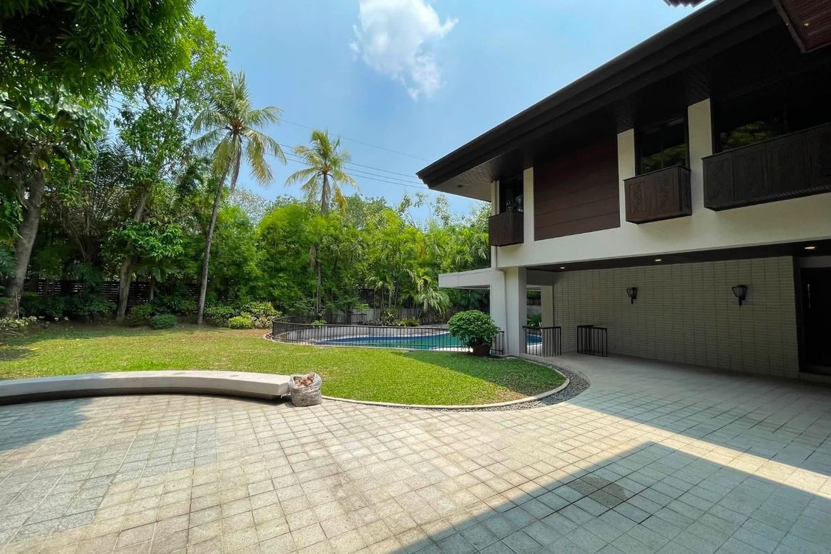 5 Bedroom House for Rent in Dasmariñas North, Makati, Metro Manila near MRT-3 Ayala
