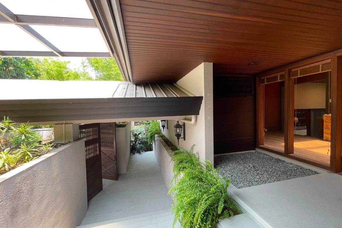 5 Bedroom House for Rent in Dasmariñas North, Makati, Metro Manila near MRT-3 Ayala photo 2
