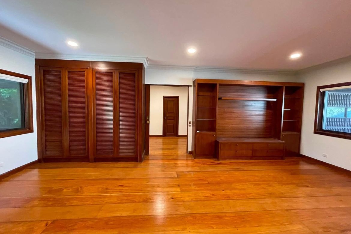 5 Bedroom House for Rent in Dasmariñas North, Makati, Metro Manila near MRT-3 Ayala photo 8