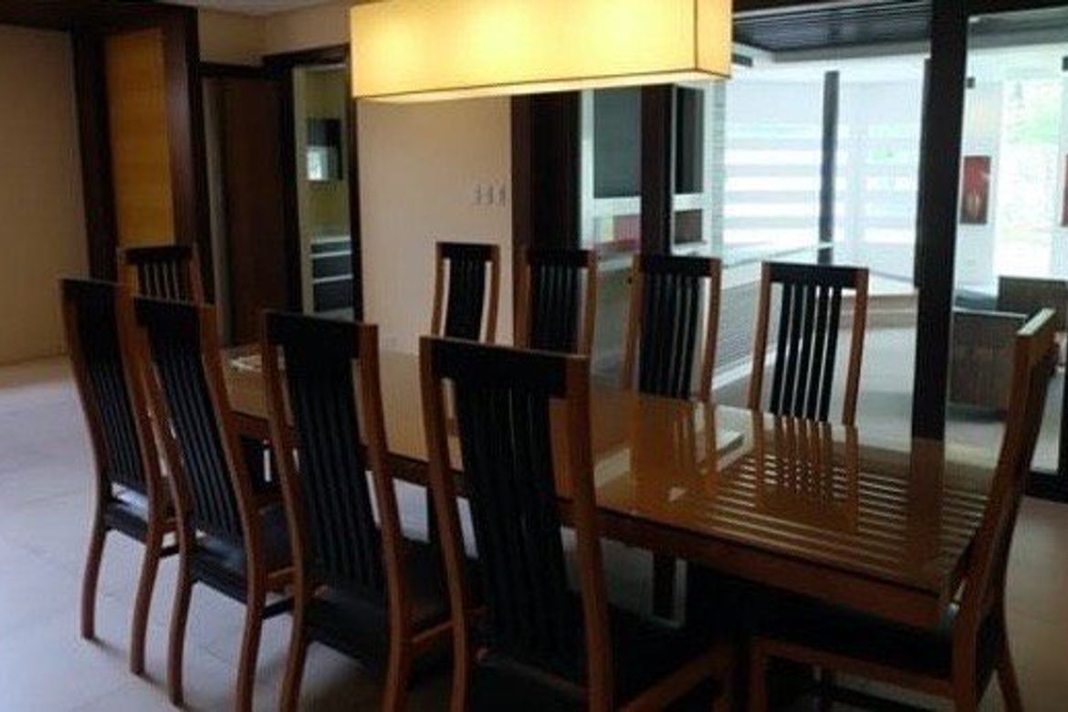 5 Bedroom House for Rent in LOYOLA GRAND VILLAS, Ramon Magsaysay, Quezon City, Metro Manila near LRT-1 Roosevelt photo 2