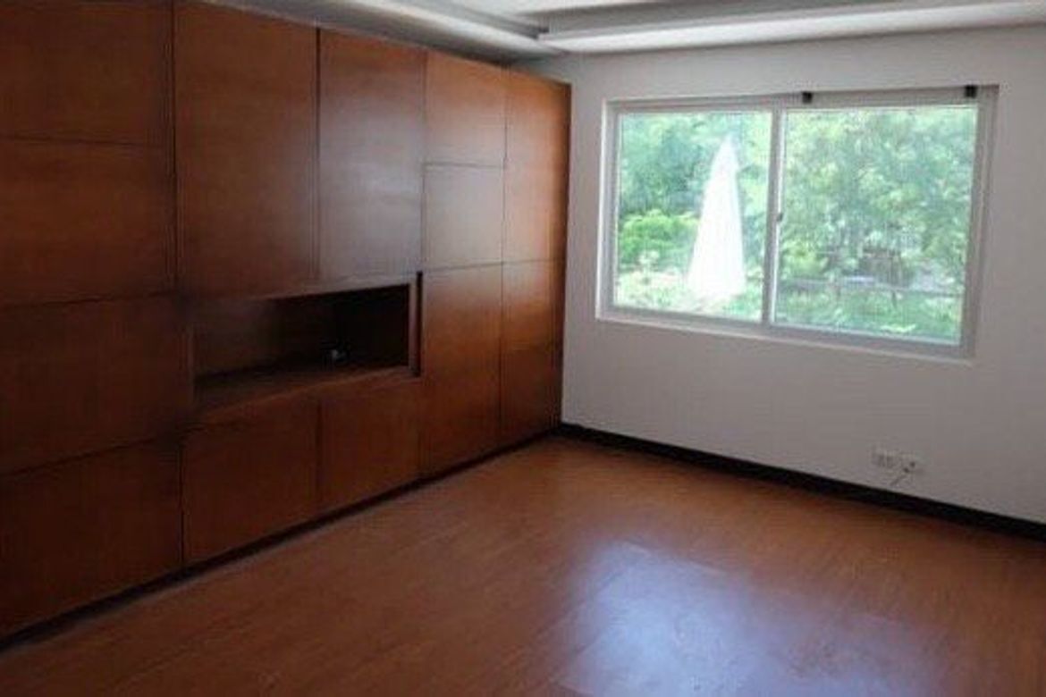 5 Bedroom House for Rent in LOYOLA GRAND VILLAS, Ramon Magsaysay, Quezon City, Metro Manila near LRT-1 Roosevelt photo 7