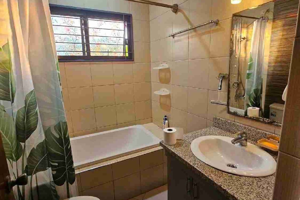 5 Bedroom House for Rent in Mactan, Lapu-Lapu, Cebu photo 6
