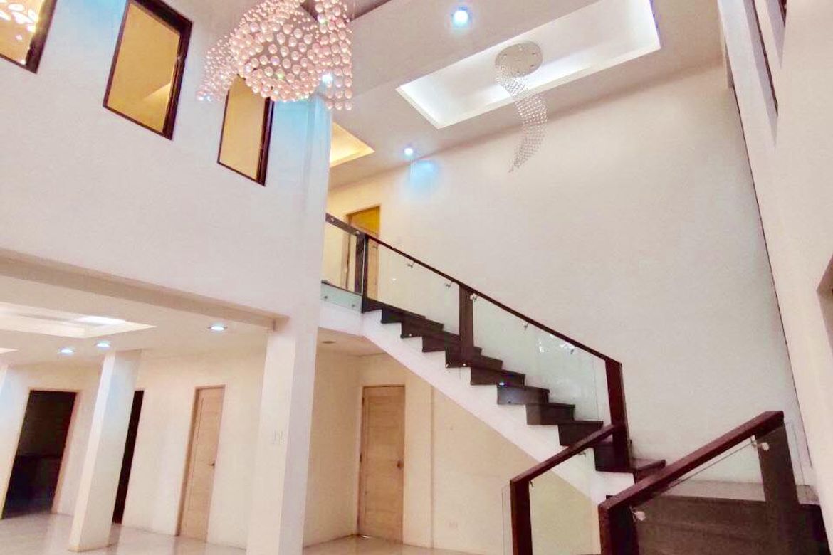 5 Bedroom House for Rent in Magallanes Village, Magallanes, Makati, Metro Manila near MRT-3 Magallanes photo 3