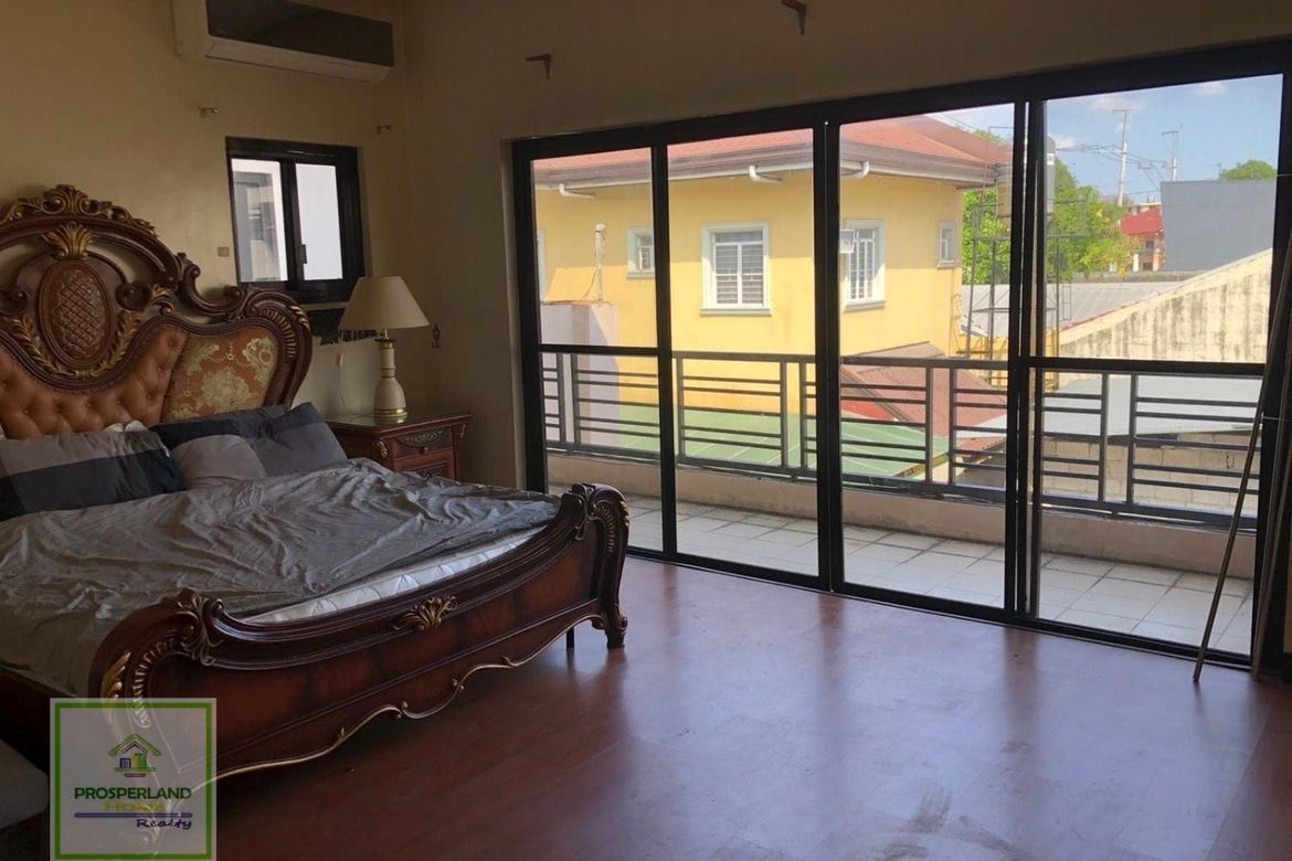 5 Bedroom House for Rent in Moonwalk, Parañaque, Metro Manila photo 8