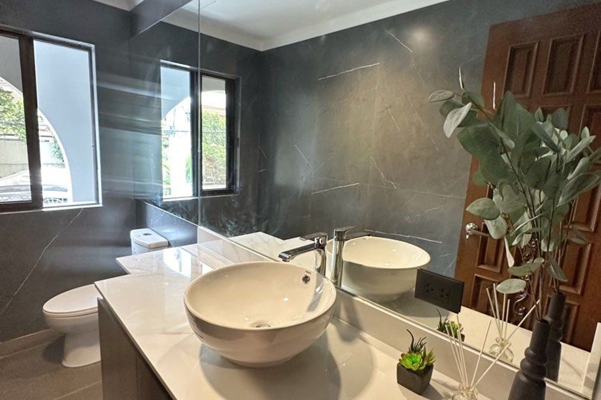 5 Bedroom House for Rent in San Nicolas, Pasig, Metro Manila photo 8