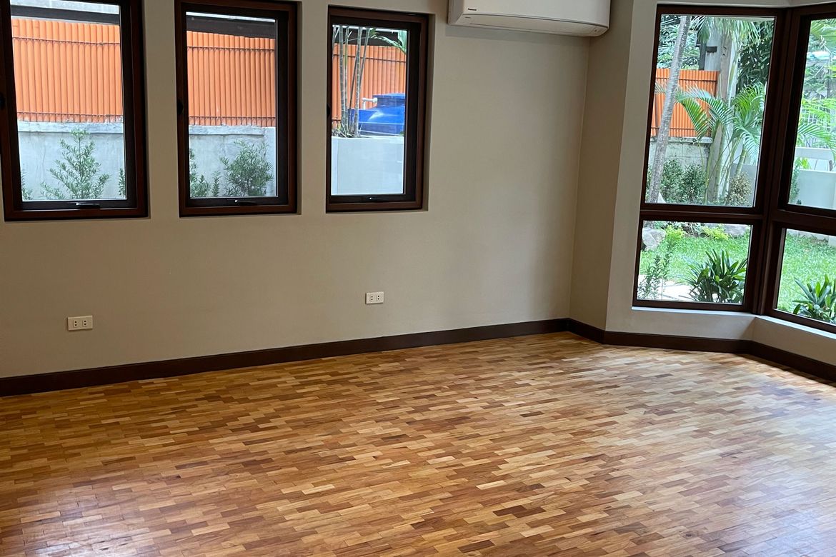 5 Bedroom House for Rent in Urdaneta Village, Bangkal, Makati, Metro Manila near MRT-3 Magallanes photo 3