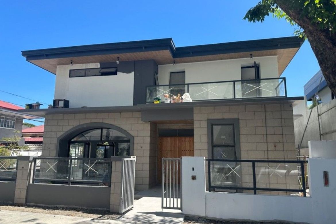 5 Bedroom House for Sale in Alabang, Muntinlupa, Metro Manila